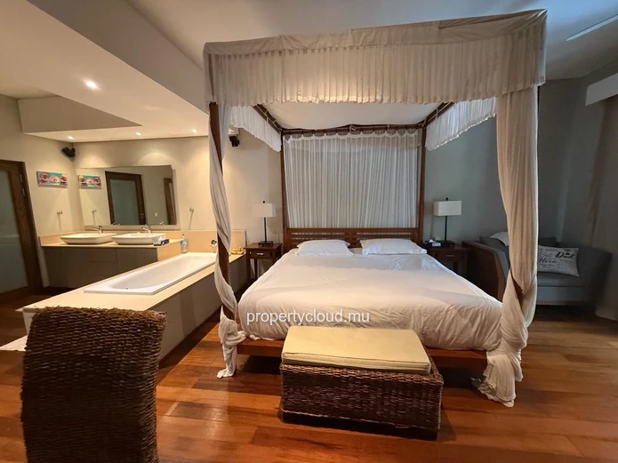 BAIN BOEUF: Stunning Balinese-inspired apartment – Sea view & beach access