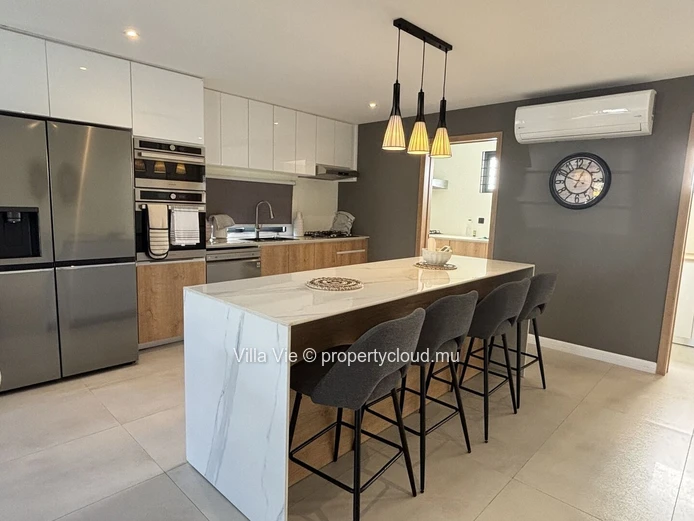 Péreybère - Modern 4-bedroom villa with private pool 