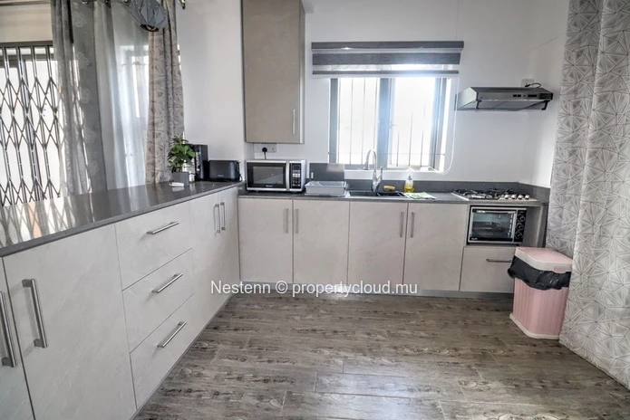 3 bedrooms contemporary in a quiet area 