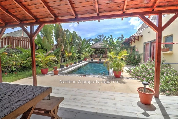 Elegant balinese-style villa on 675m² land
