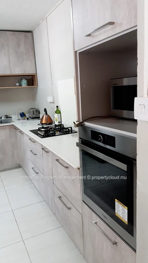 À LOUER – Appartement meublé de 3 chambres à Port-Louis (près de la rue Labourdonnais)