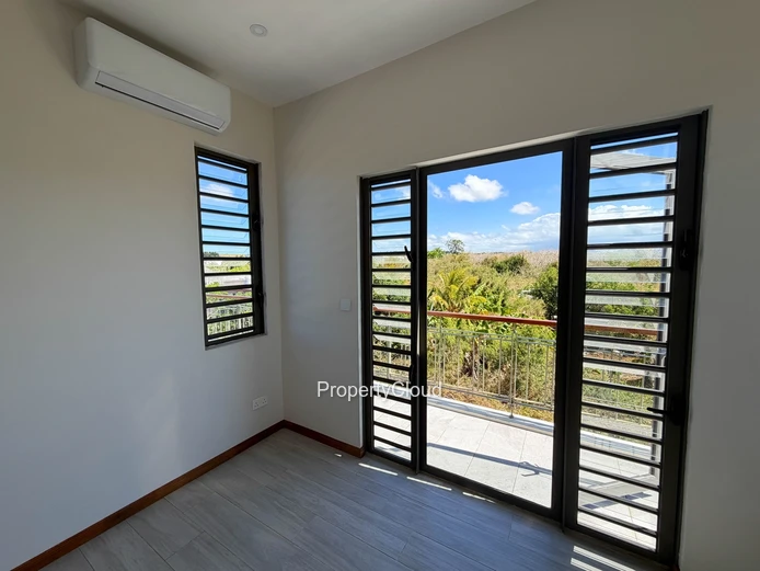 À Vendre | Maison Neuve Avec Piscine | 3 Chambres + Bureau Séparé + Espace De Rangement | Région De Mont Mascal | Rs ...