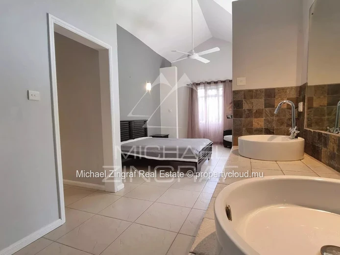 Elegant 4-Bedroom Villa with Pool in Black River
