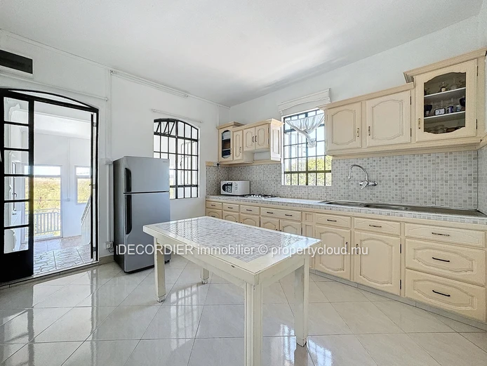 Maison spacieuse de 300 m² dans un quartier calme