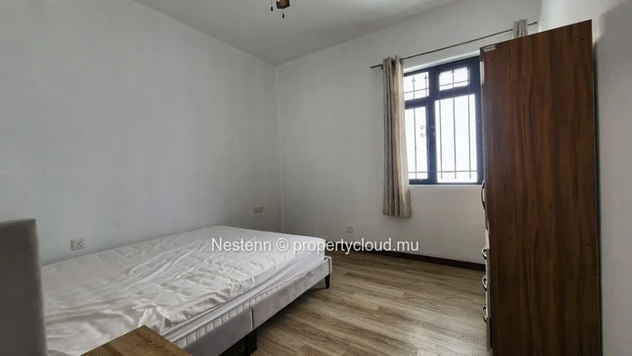Appartement contemporain de 3 chambres à Rose Hill, climatisation, ascenseur privé et à proximité des commodités. Un ...