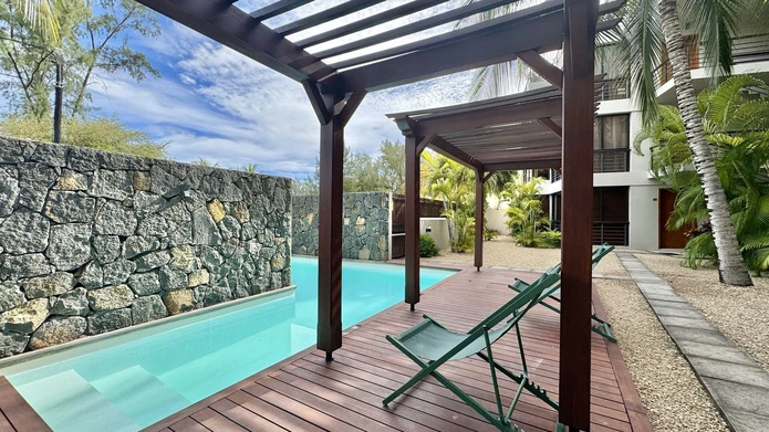 4-bedroom penthouse for sale in La Preneuse, walking distance to the beach with panoramic terrace and mountain views