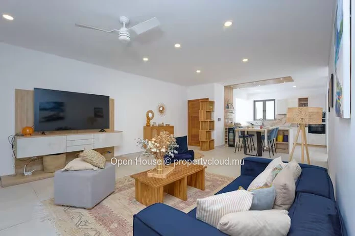 3-Bedroom Furnished Apartment with Private Pool in Pointe aux Canonniers