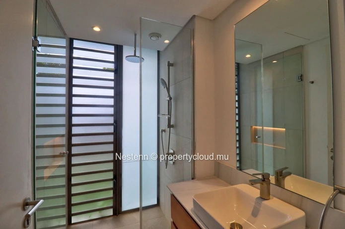 Magnifique duplex de 3 chambres avec piscine privée et vue mer