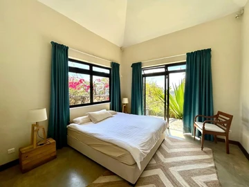 5 Bedroom Villa