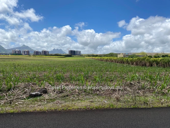 À vendre - ''Prime Land" à Trianon