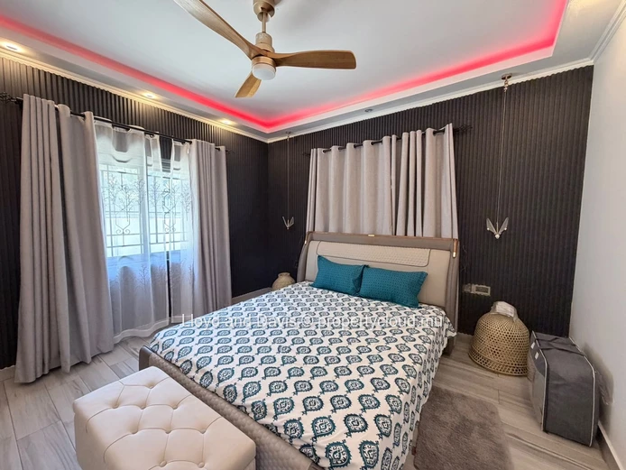 Spacious 4-Bedroom House with Veranda in a Lush Green Setting in Deux-Bras