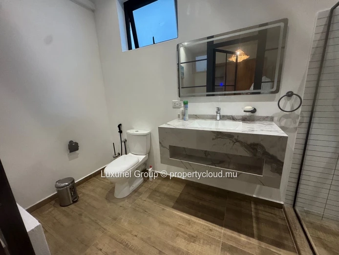 Villa contemporaine avec jacuzzi à Trou aux Biches