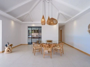 5 Bedroom Villa