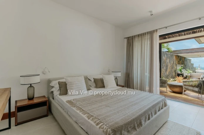 Cap Malheureux - Superb contemporary 3 bedroom villa on the beachfront