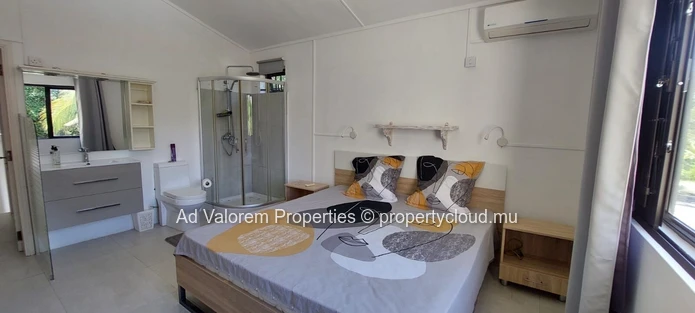 À vendre – Charmant duplex de 2 chambres à Belle Mare – À 5 minutes à pied de la plage