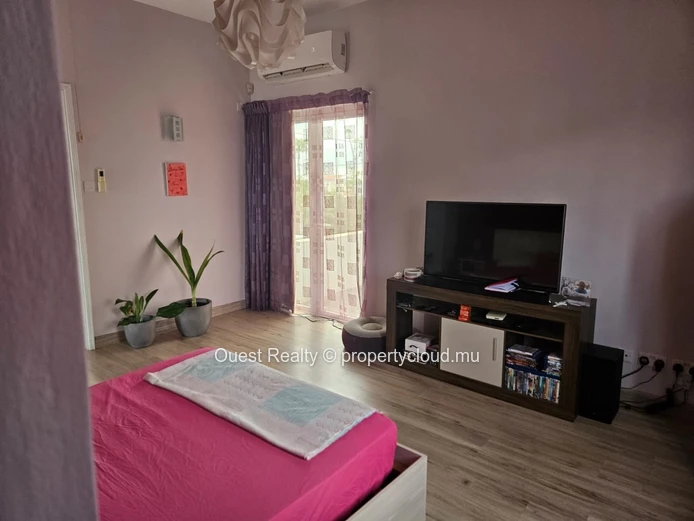 Villa 3 Chambres avec Piscine Privée & Jardin – Albion
