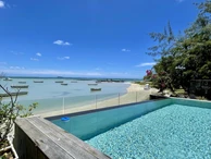 Grand Gaube - Beautiful beachfront 4-bedroom family home with swimming pool