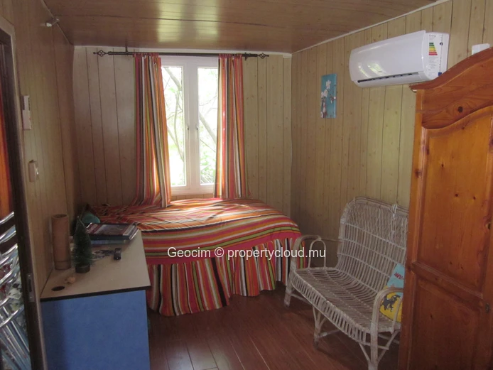 Flic en Flac Morc St Jacques Maison de plain-pied de 2 càc sur 80 toises terrain clos. Disponible. (Mandat exclusif)