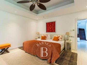 6 Bedroom Villa