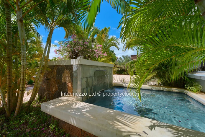 Villa 3 chambres 346 m² sur 1 748 m² à vendre – Balaclava