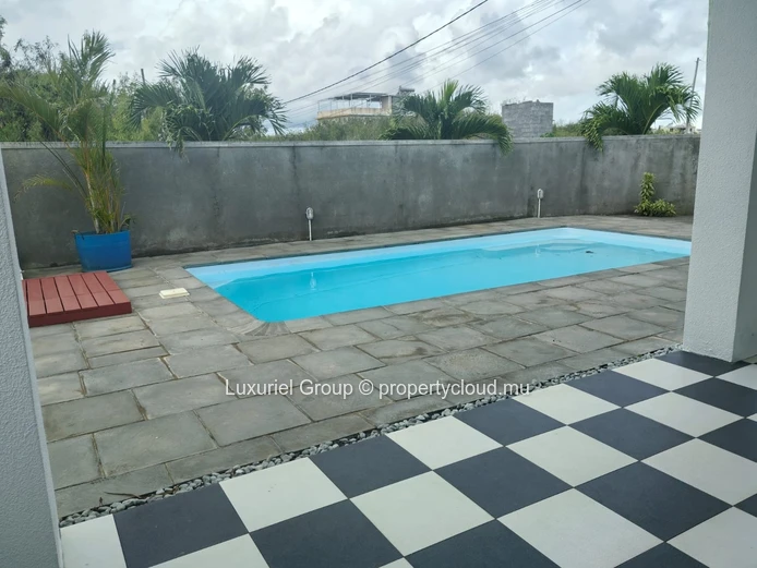 Villa Spacieuse avec Piscine Privée, Rooftop et Sécurité – Mont Choisy