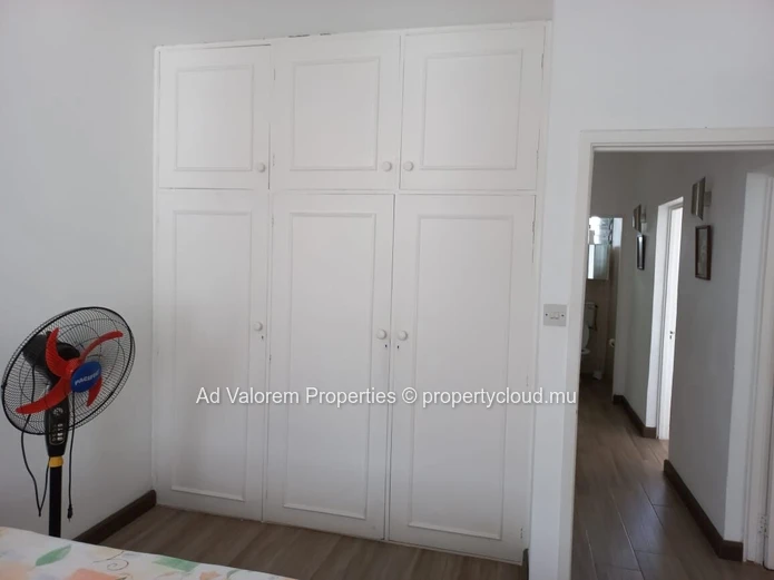 Charmant Duplex de 3 Chambres à Vendre au Centre de Curepipe