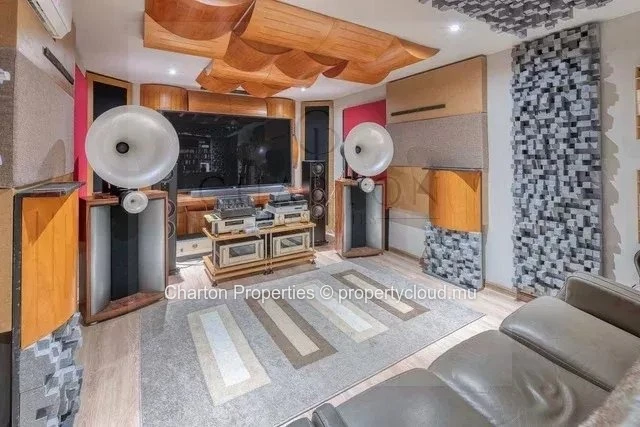 Villa contemporaine de 3 chambres en suite avec bureau et studio indépendant au cœur de Grand Baie