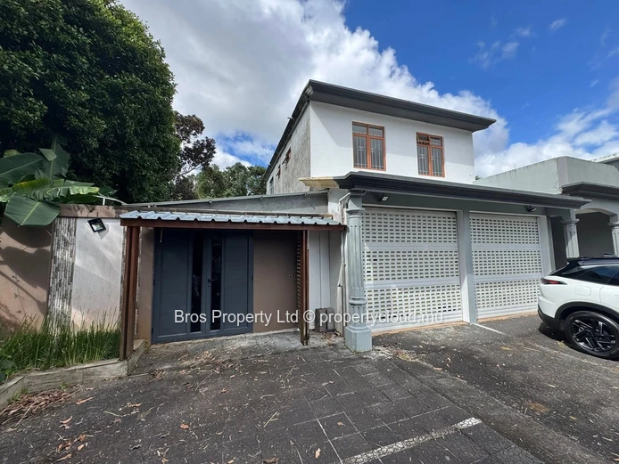 Rs 75,000/Month | Spacious Commercial Office for Rent in Curepipe