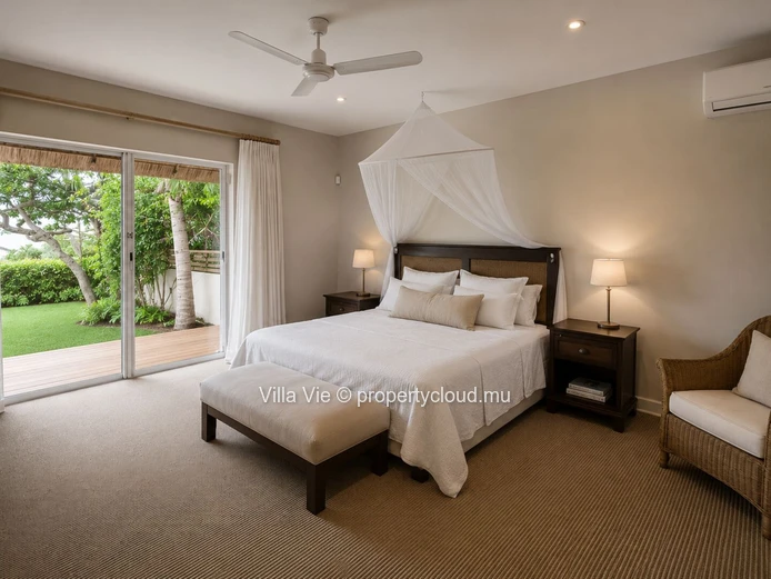 Grand Baie - Beachfront 4-bedroom family home with swimming pool (Sole Mandate)