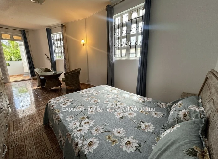 2-Bedroom Apartment With Terrace & Garden Access – Just Steps From Bain Boeuf Beach