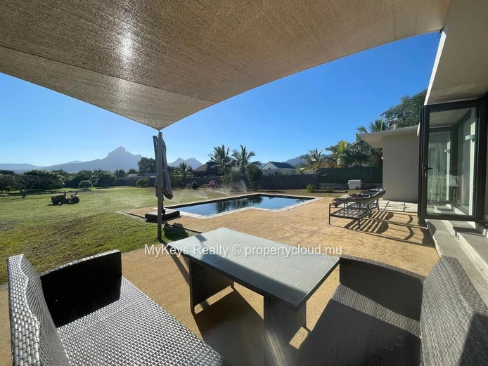 Panoramic Mountain Views - Expansive Landscaped Grounds - Absolute Privacy - Pet Friendly