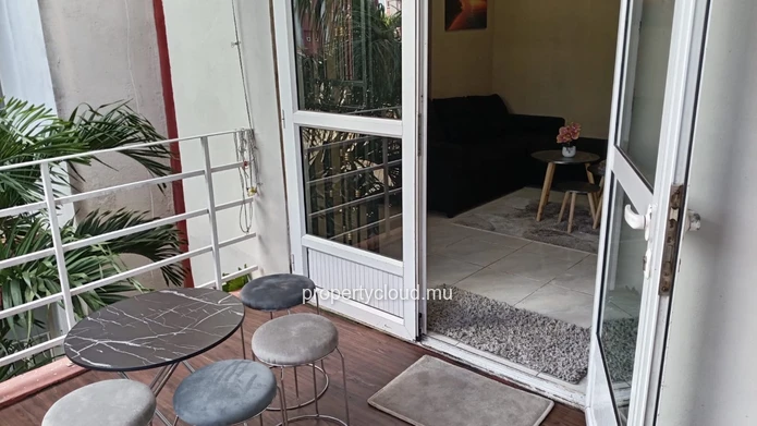 FOR SALE – Renovated apartment with communal pool - Pereybère