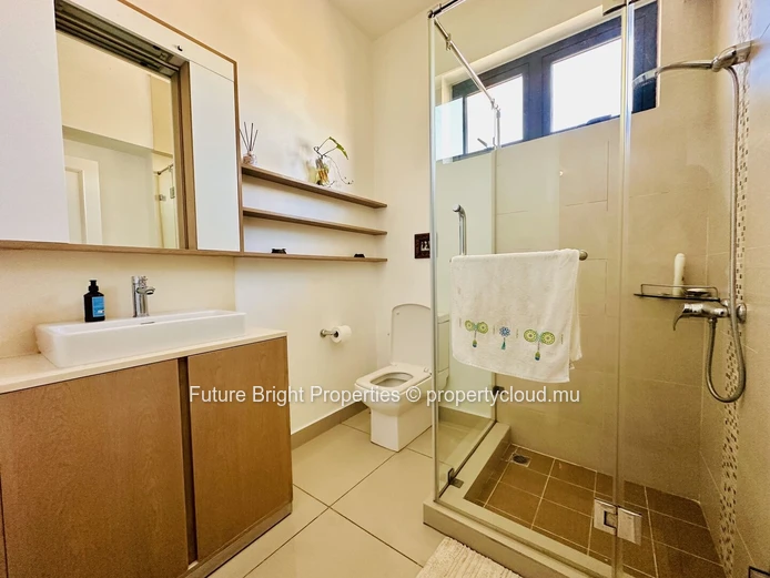 Elegant Apartment with Panoramic Views in the Heart of Rose Hill