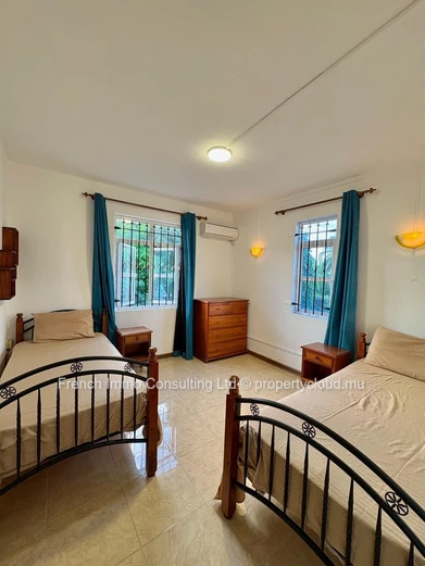 Villa 3 chambres , jardin et piscine, animaux acceptes, Calodyne