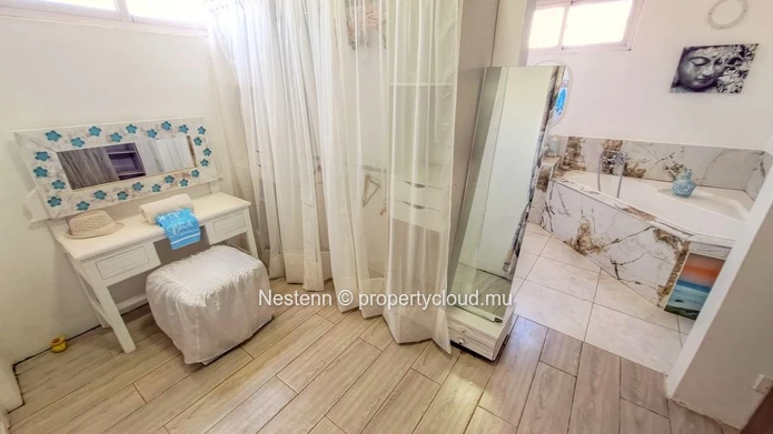 Charming 6 bedroom house with a swimming pool