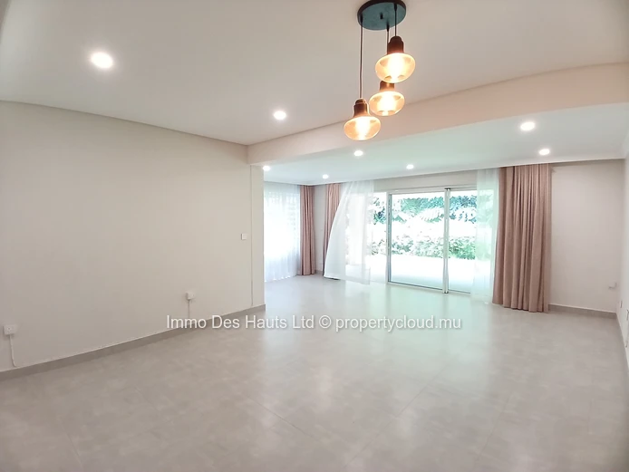 3 bedroom Apartment ground floor semi furnished for sale Curepipe 