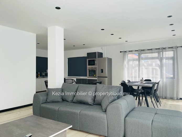 Duplex Contemporain Avec Piscine Privée