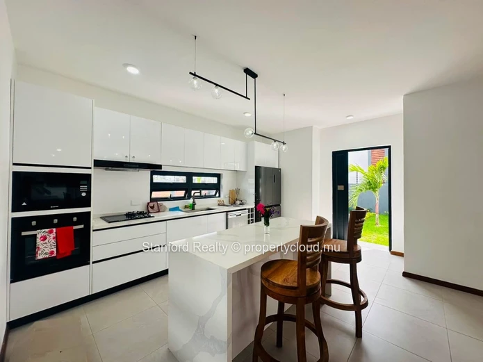 Charming Villa for Rent - 4 Bedrooms, Grand Baie, North