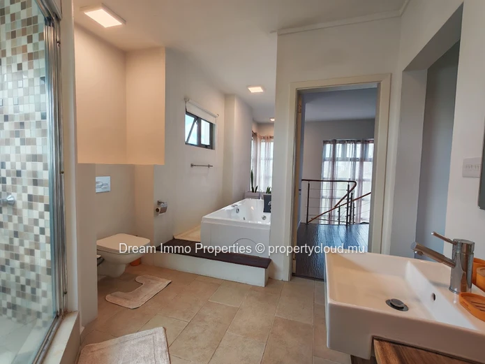 Location Superbe Penthouse En Duplex À Quatre Bornes – Ile Maurice