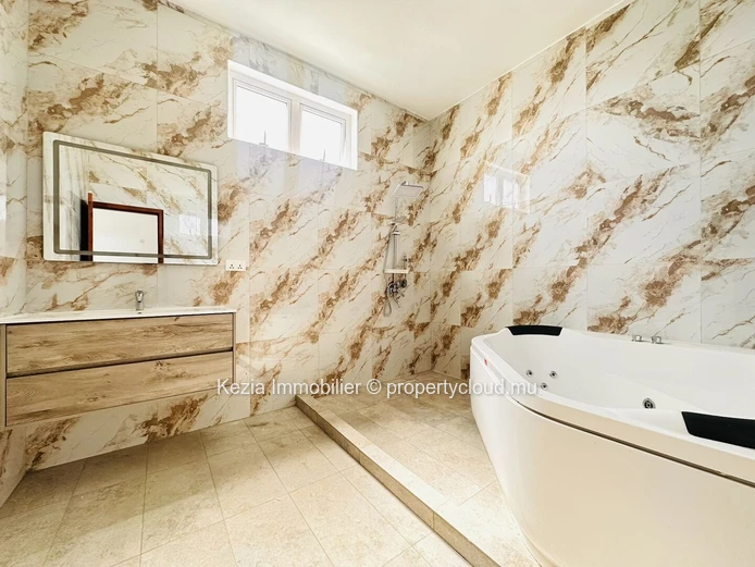 Spacious New Villa In Pereybere