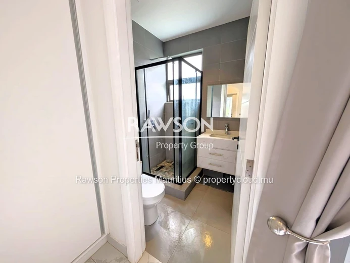 3-Bedroom Penthouse With Private Rooftop & Mountain Views – Grand Baie / Pereybere