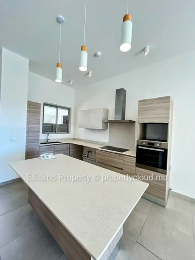 Appartement moderne de 2 chambres avec salles de bain attenantes & prestations haut de gamme – Rs 65,000