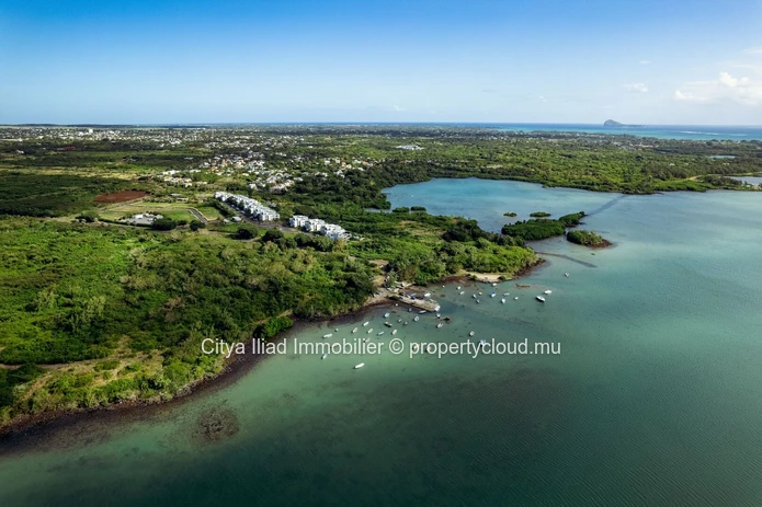 "Stunning 3 Bedroom Apartment with Communal Pool and Sea Views in St Antoine - Only Rs 26,5M!"