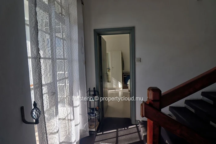 Spacieuse villa traditionnelle en triplex à Sodnac avec 4 chambres, vue sur la mer et la montagne, proche des commodi...