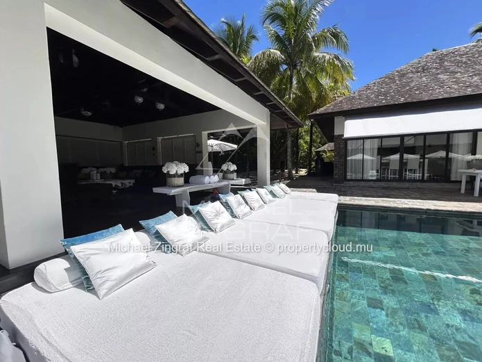 A serene haven with golf and sea view!