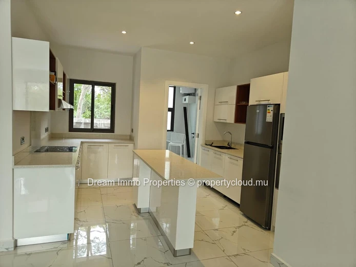 A 400M De La Mer ! Penthouse Moderne Vue Mer Avec Toit Terrasse A Grand Baie – Ile Maurice