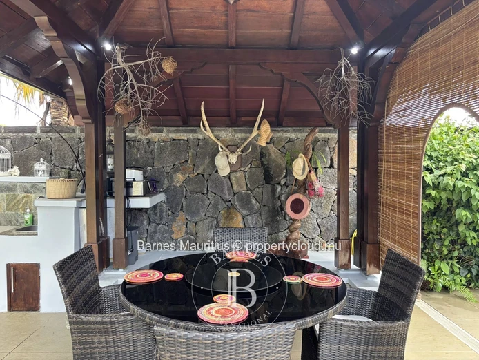 VIEUX GRAND PORT - Contemporary villa with sea access - 6 bedrooms - 788 m²