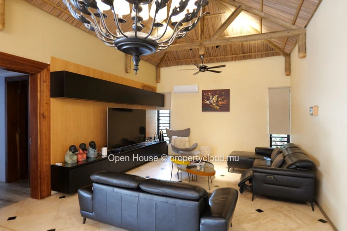 Villa de 380 m² avec piscine privée à vendre à Tamarin