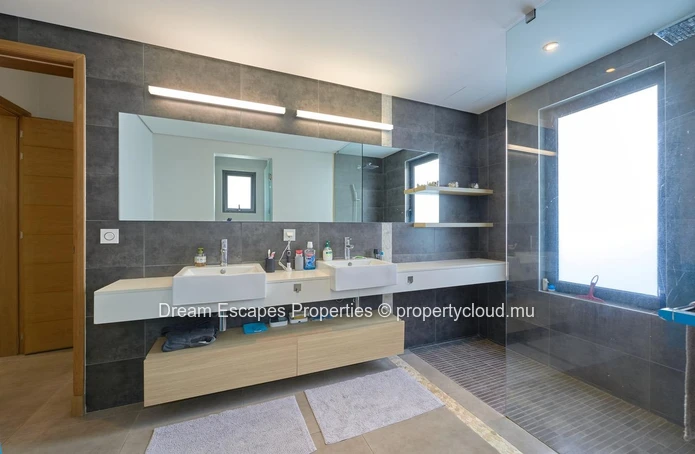 Exceptional Villa in Mont Choisy Smart City - Luxury, Serenity, and Comfort