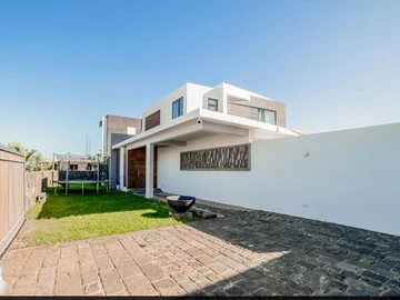4 Bedroom Villa